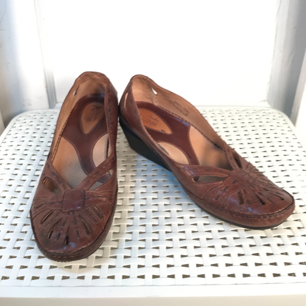 Clarks Artisan brown leather wedges sz 7.5